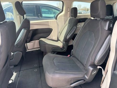 Used 2023 Chrysler Voyager LX FWD image 7