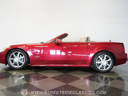 Used 2005 Cadillac XLR image 2