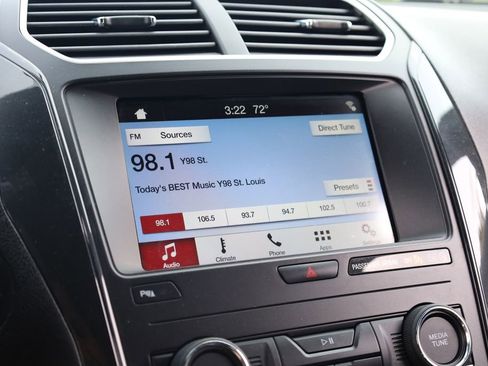 Used 2018 Ford Explorer XLT w/ Equipment Group 202A AWD/4WD image 12