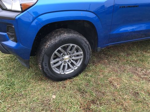 Used 2023 Chevrolet Colorado LT w/ LT Convenience Package II image 2