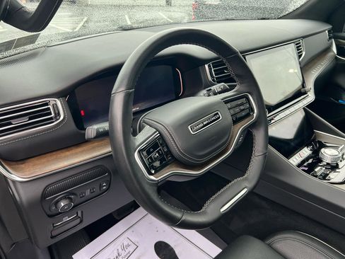 Used 2022 Jeep Grand Wagoneer Series II image 11