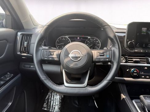 Used 2024 Nissan Pathfinder SL w/ SL Premium Package AWD/4WD image 12