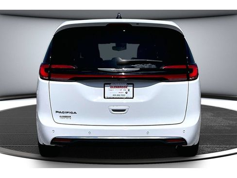 Certified 2024 Chrysler Pacifica Touring-L FWD image 6