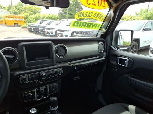Used 2023 Jeep Wrangler Unlimited w/ Cold Weather Group AWD/4WD image 21