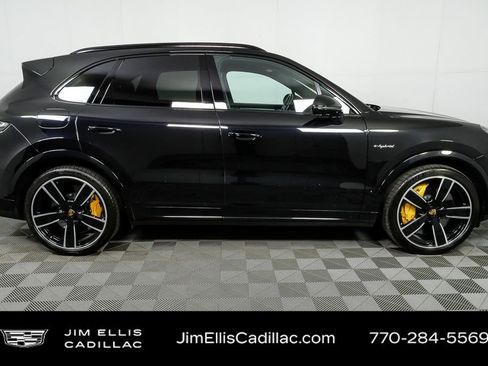Used 2021 Porsche Cayenne Turbo S w/ Premium Package Plus image 31