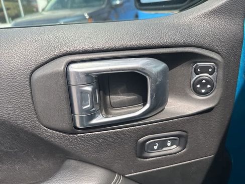 Used 2020 Jeep Wrangler Unlimited Sahara image 11