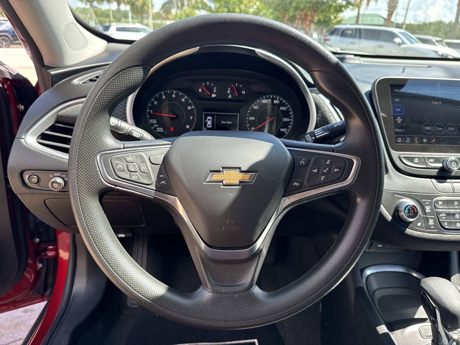 Used 2025 Chevrolet Malibu LT FWD image 34