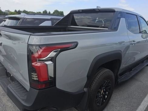 Used 2026 Chevrolet Silverado EV LT AWD/4WD image 5