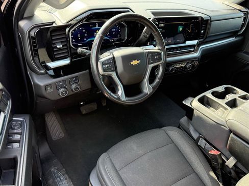 Used 2022 Chevrolet Silverado 1500 LT AWD/4WD image 8