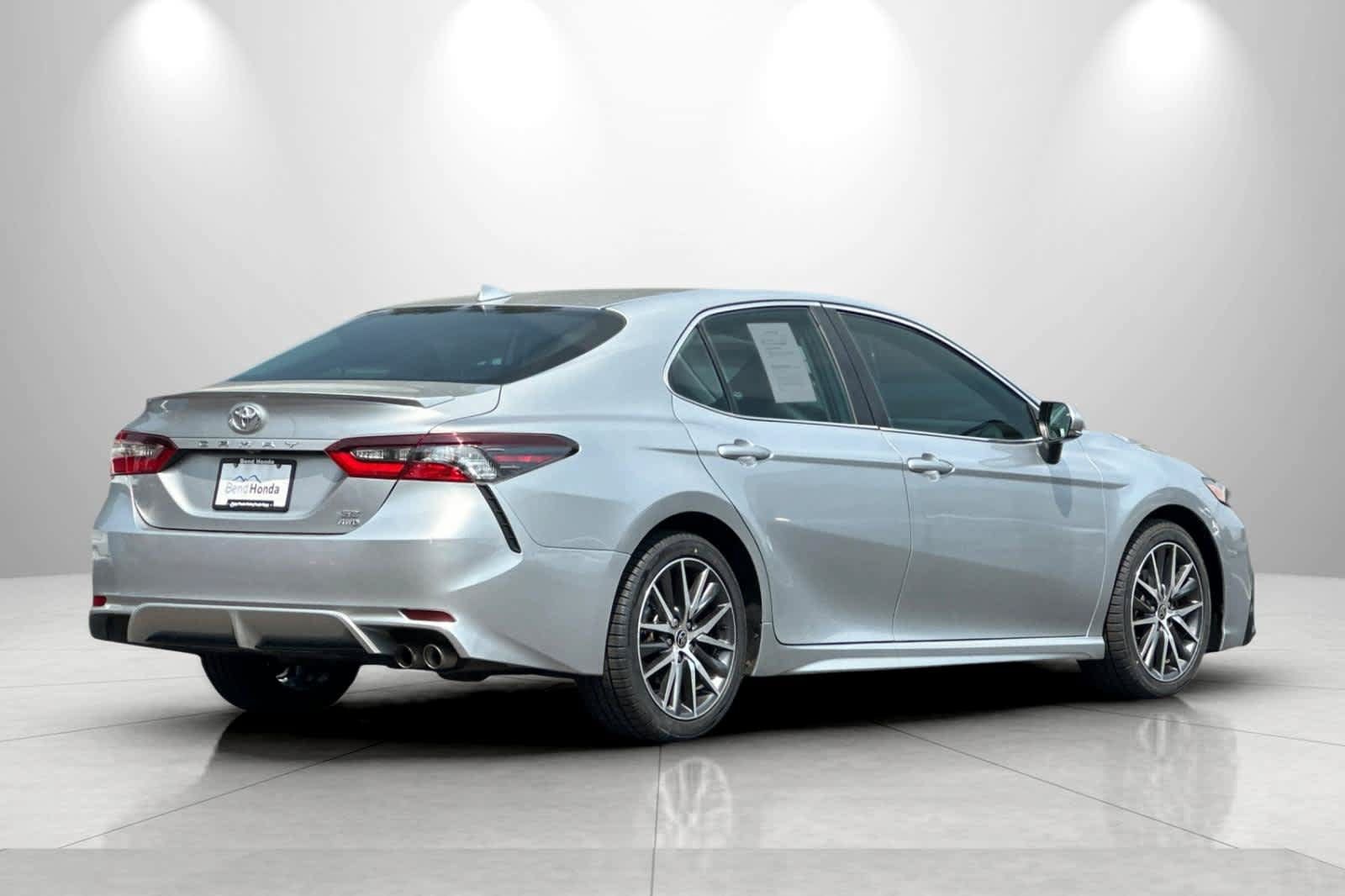 Used 2022 Toyota Camry SE w/ Cold Weather Package AWD/4WD image 2