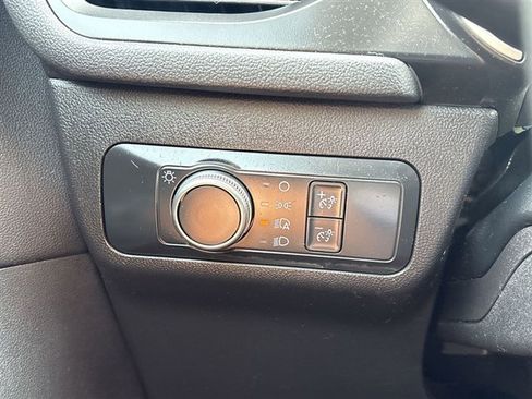 Used 2020 Ford Escape SE image 17