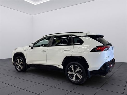 Used 2021 Toyota RAV4 SE image 4