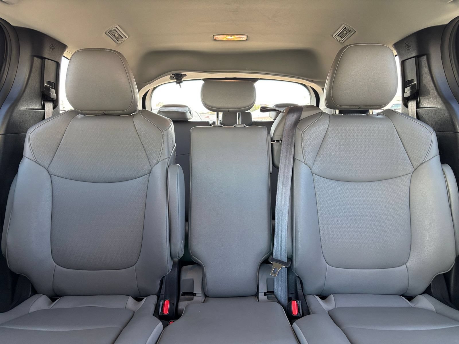 Used 2025 Toyota Sienna XLE FWD image 40
