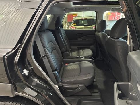 Certified 2024 Nissan Pathfinder SV w/ SV Premium Package AWD/4WD image 17
