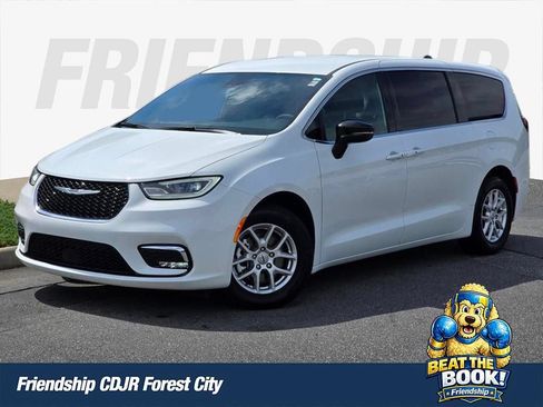 Used 2025 Chrysler Pacifica Select FWD image 1