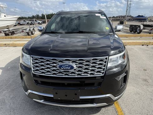 Used 2019 Ford Explorer Platinum image 2