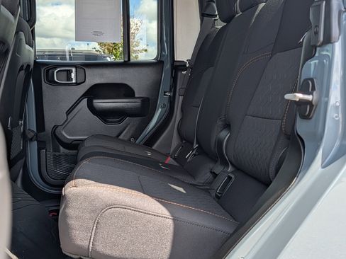 Used 2025 Jeep Gladiator Mojave w/ Safety Group image 17