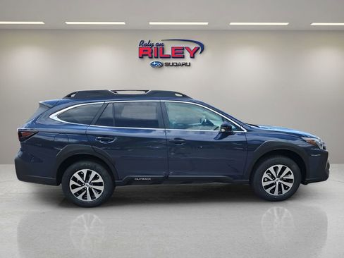 Used 2025 Subaru Outback Premium image 6