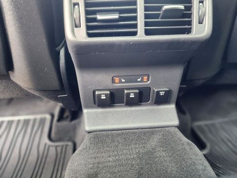 Used 2018 Land Rover Range Rover Velar R-Dynamic SE image 24