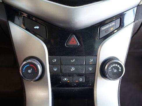 Used 2015 Chevrolet Cruze Diesel FWD image 20