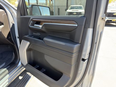 Used 2024 Chevrolet Silverado 1500 High Country w/ High Country Premium Package AWD/4WD image 11