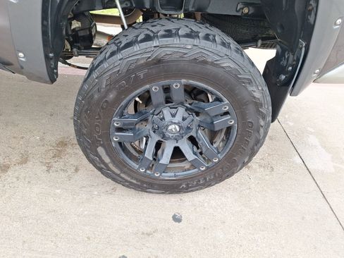 Used 2017 Toyota Tundra SR5 w/ SR5 Upgrade Package image 11