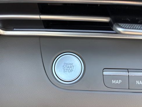 Used 2025 Hyundai Elantra SEL image 10