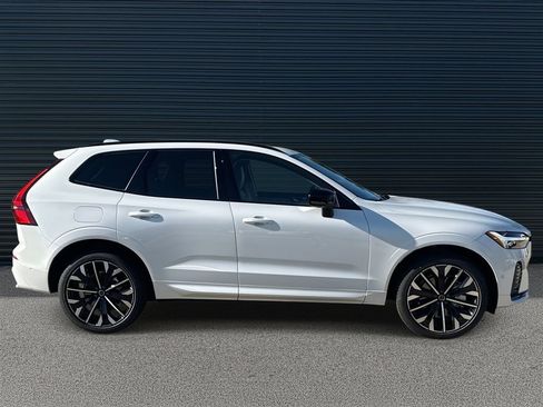 New 2026 Volvo XC60 B5 Ultra w/ Climate Package image 4