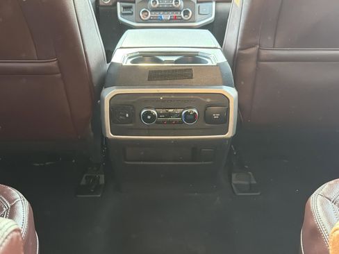 Used 2023 Ford Expedition Limited image 28