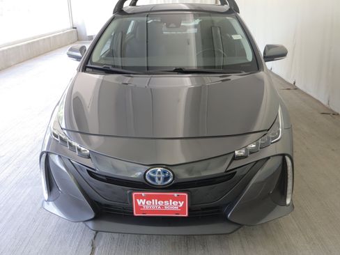 Used 2022 Toyota Prius Prime LE FWD image 3