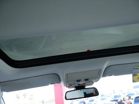 Used 2016 Jaguar XF Prestige image 33