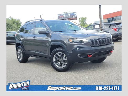 Used 2019 Jeep Cherokee Trailhawk w/ Cold Weather Group AWD/4WD image 1