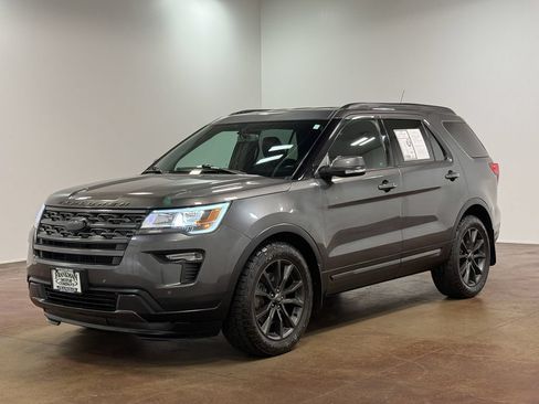 Used 2018 Ford Explorer XLT w/ Equipment Group 202A AWD/4WD image 28