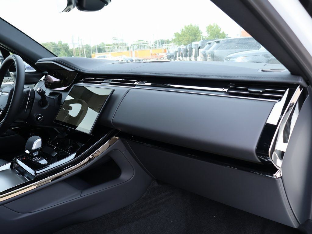 New 2025 Land Rover Range Rover Sport Dynamic SE AWD/4WD image 11