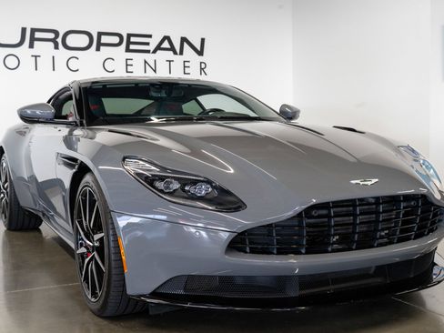 Used 2018 Aston Martin DB11 V12 RWD image 30