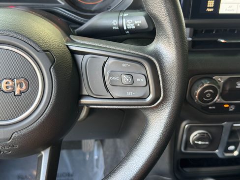 Used 2025 Jeep Wrangler Sport AWD/4WD image 32