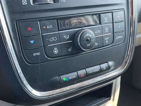 Used 2014 Chrysler Town & Country Touring-L w/ Driver Convenience Group FWD image 31