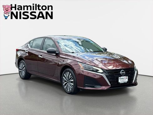 Used 2025 Nissan Altima 2.5 SV AWD/4WD image 1