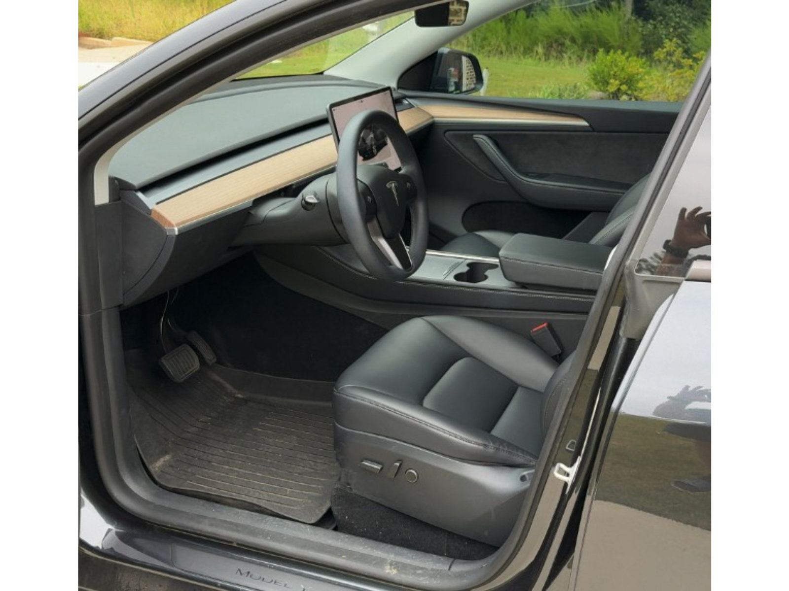 Used 2024 Tesla Model Y Long Range AWD/4WD image 5
