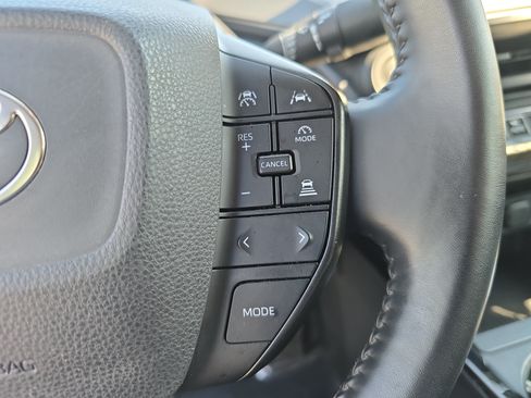 Used 2024 Toyota Prius LE FWD image 18