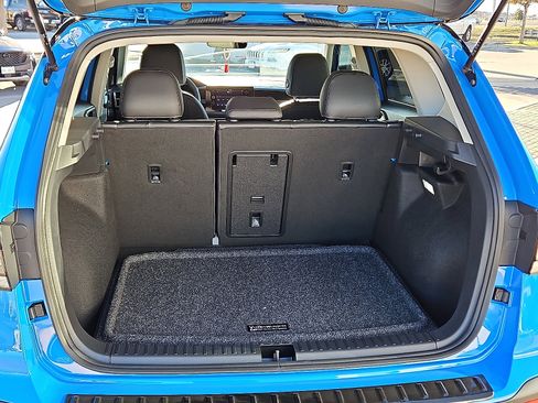 New 2025 Volkswagen Taos SE image 7