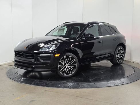 Certified 2025 Porsche Macan image 1