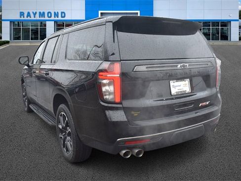 Used 2022 Chevrolet Suburban RST w/ Sport Performance Package image 5