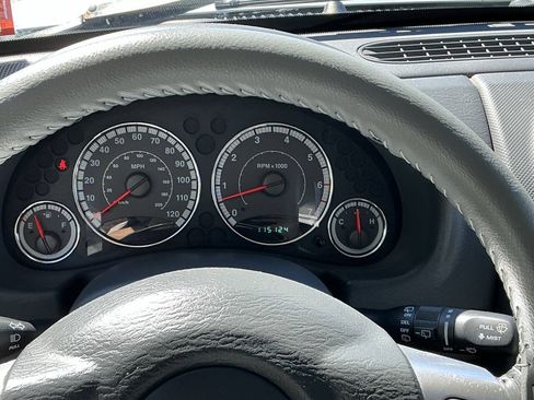Used 2005 Jeep Liberty Limited AWD/4WD image 26