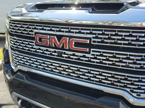 Certified 2023 GMC Sierra 2500 Denali w/ Denali Black Diamond Edition image 9