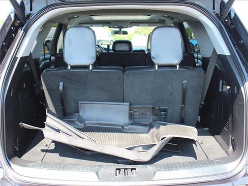 Used 2021 Ford Explorer XLT image 40