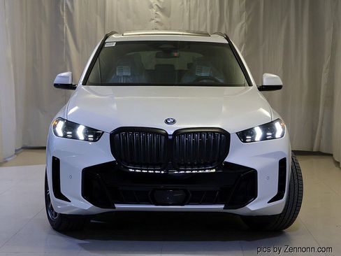 New 2026 BMW X5 xDrive50e image 5