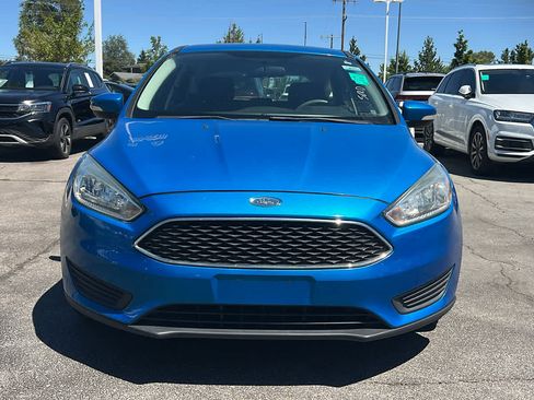 Used 2015 Ford Focus SE FWD image 2