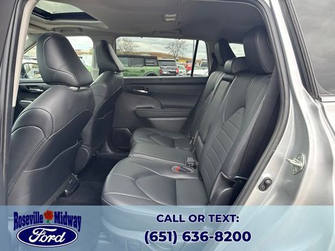 Used 2020 Toyota Highlander XLE AWD/4WD image 31