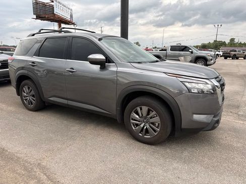Used 2025 Nissan Pathfinder SV w/ SV Premium Package AWD/4WD image 6